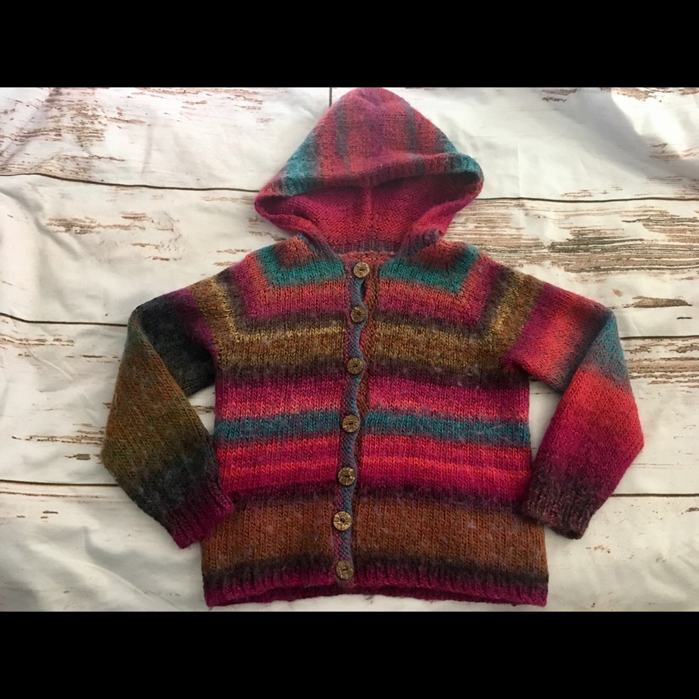 Handmade wool hooded sweater beautiful for fall - Picture 7 of 8